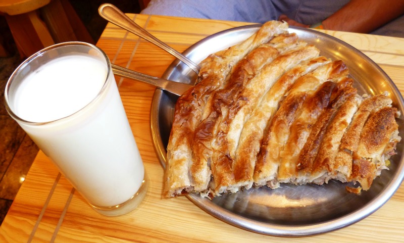 Burek i jogurt