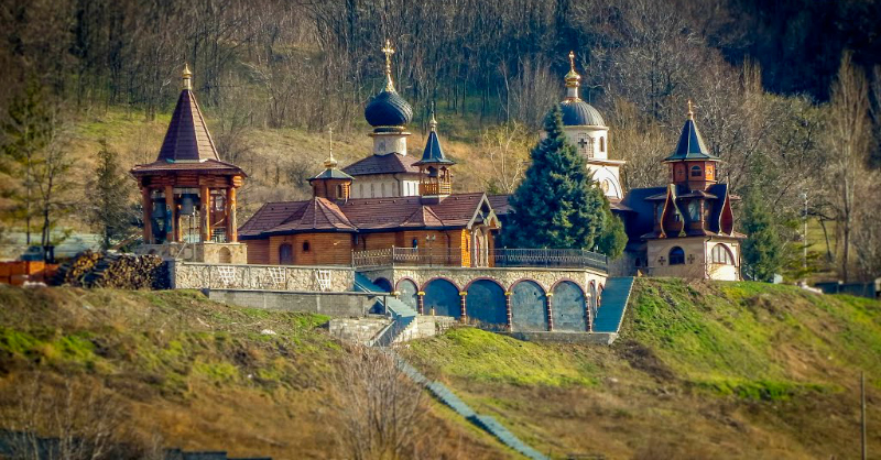 manastir lesje, panoramio spasic