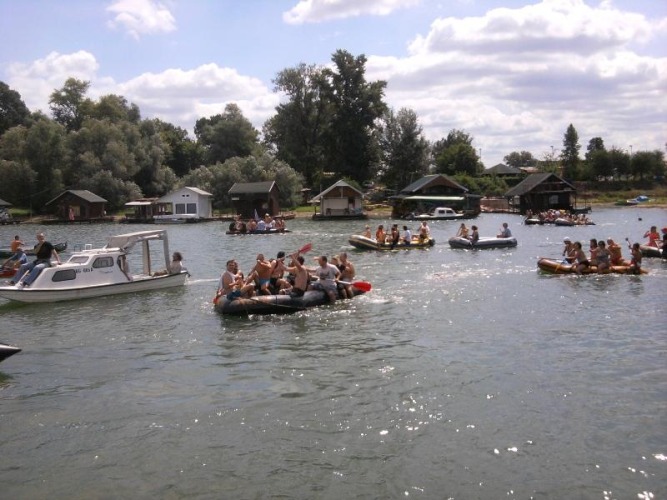 Belgrade Regatta 2012: Floating party on the Sava