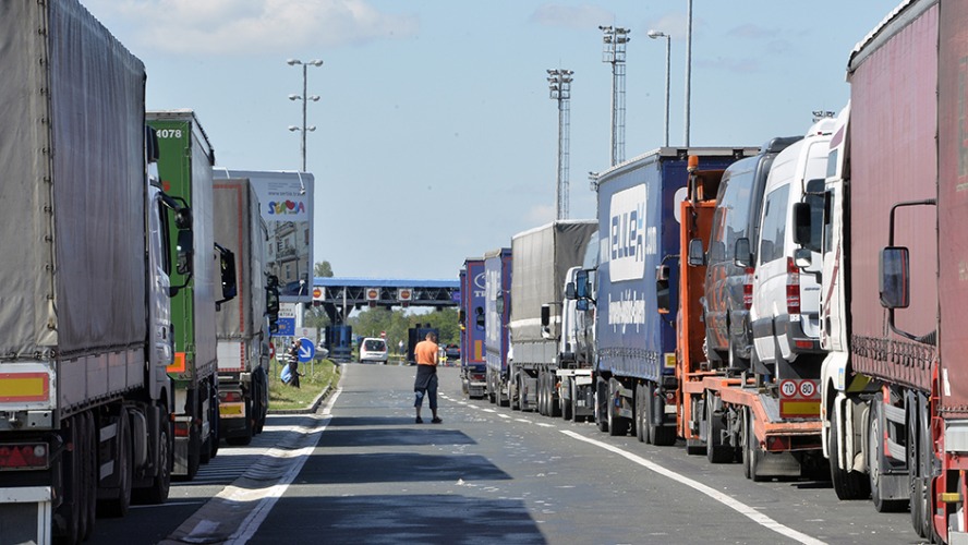 PM: Truck blockade discussed with Brussels, Pristina