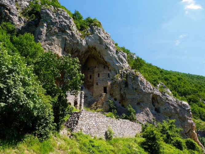 The 3 Mysteries of the Gornjak Gorge You’ll Want to Hear