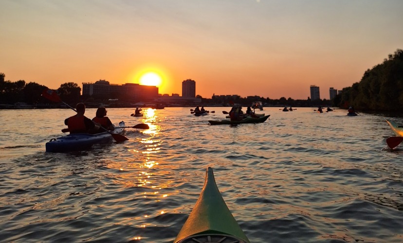 Sunset Kayak Tour In Belgrade 