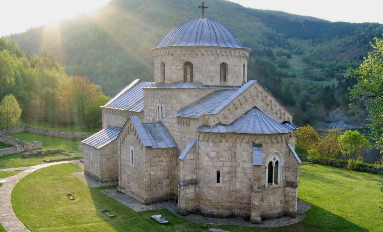 Manastir Gradac – Kraljičina zadužbina među šumama Raške