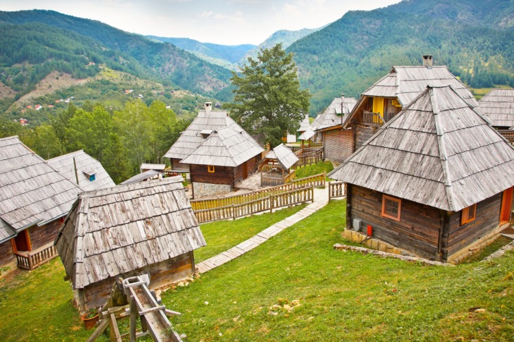Mećavnik – Wooden Village of Art and November Magic